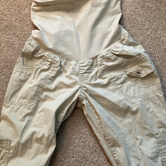 Motherhood Maternity Khaki Cargo capris - Picture 3 of 5